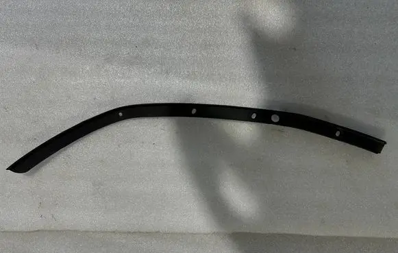 Chevrolet Camaro Front bumper splitter molding 84058355 300063