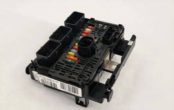 Peugeot 407 Fuse module 9661682580