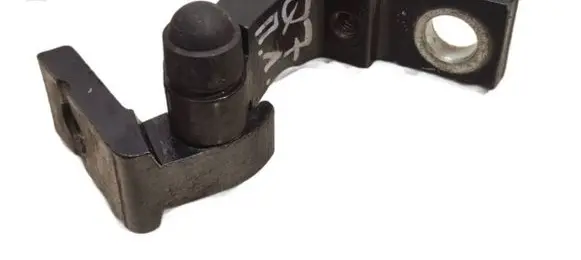 Audi Q7 4L Front door lock loop/hook striker 4L0831401A
