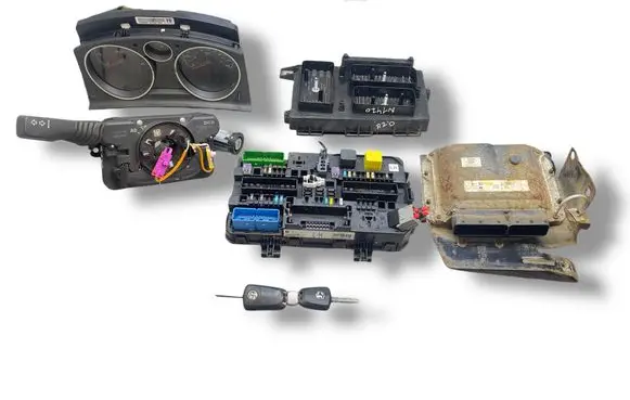 Opel Zafira B Engine ECU kit and lock set 55590118 13268286 MB2758008160