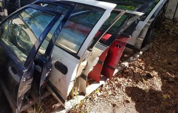 Nissan Sunny Front door