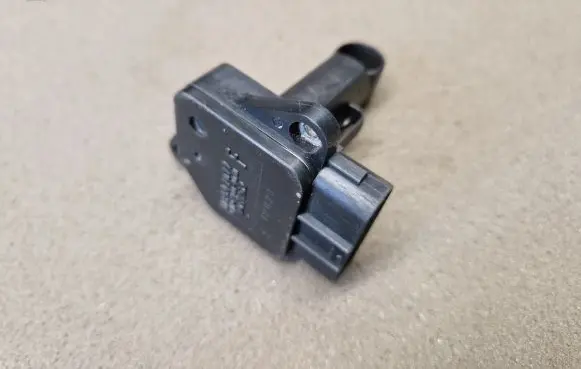 Mitsubishi L200 Mass air flow meter MR547077