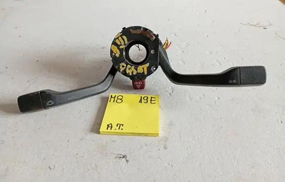 Volkswagen PASSAT B3 Wiper turn signal indicator stalk/switch 235659899