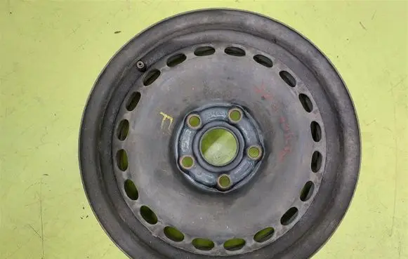 Volkswagen PASSAT B5 R15 steel rim 8D0601027