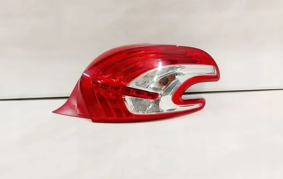 Peugeot 208 Rear/tail lights 9672628380