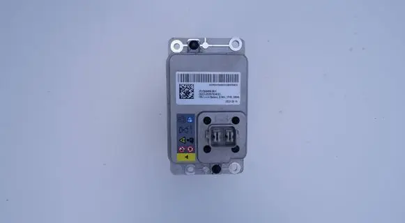 Tesla Model Y Hybrid / electric car battery 159848688F 20220914 TJJ22275004023