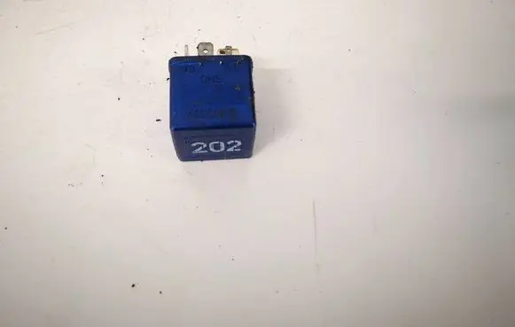 Volkswagen PASSAT B5.5 Other relay 8A0951253