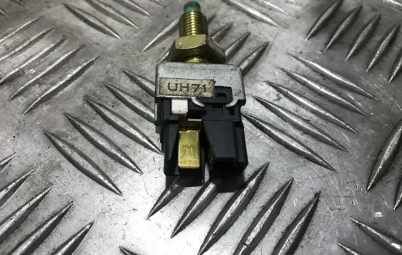 Mazda 323 F Brake pedal sensor switch uh71