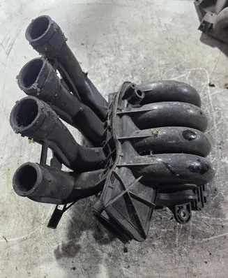 Volkswagen PASSAT B5 Intake manifold 06B133210S