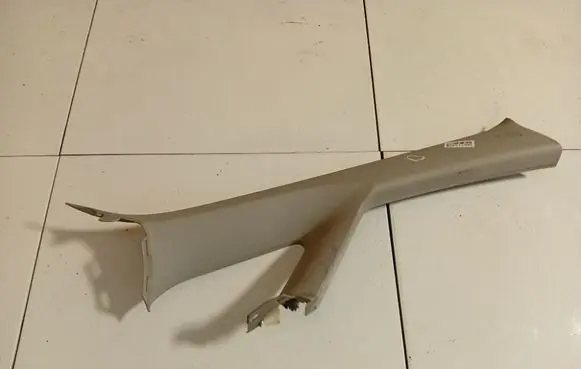 Toyota Auris 150 (C) pillar trim 6221002050B 62210-02050B