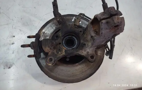 Front wheel hub