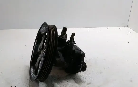 Mitsubishi Carisma Power steering pump