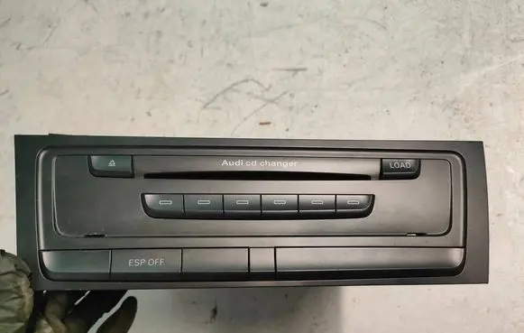 Audi A5 8T 8F CD/DVD changer 8T1035110C