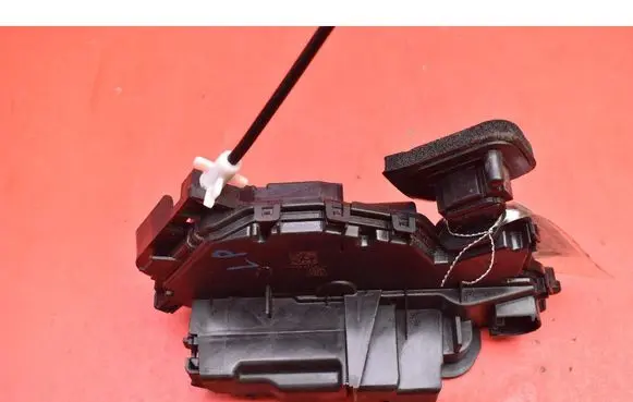 Skoda Octavia Mk3 (5E) Front door lock 5TB837015A