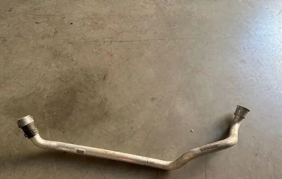 Engine coolant pipe/hose