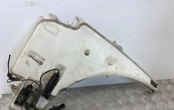 BMW 3 E90 E91 Windshield washer fluid reservoir/tank 7124231 7117842 7068993