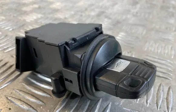 BMW 5 E60 E61 Ignition lock 6954722 318705 10862510