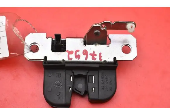 Tailgate/trunk/boot lock/catch/latch