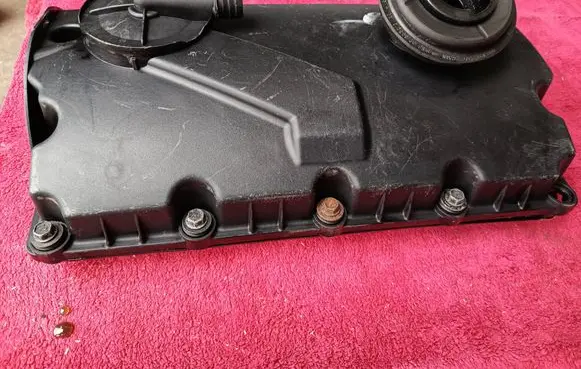 Volkswagen Caddy Rocker cam cover 038103475
