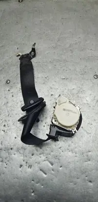 BMW 1 E81 E87 Front seatbelt 33059849