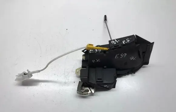BMW 5 E39 Front door lock 8235125 67118352165 8352165
