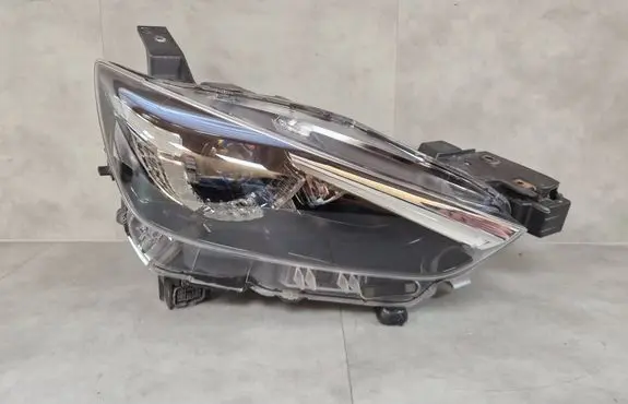 Mazda CX-3 Headlight/headlamp D10E51030