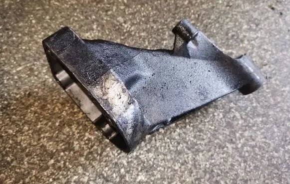 Mercedes-Benz C W203 Engine mounting bracket A6112230704