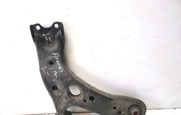 Toyota Avensis T270 Front lower control arm/wishbone 