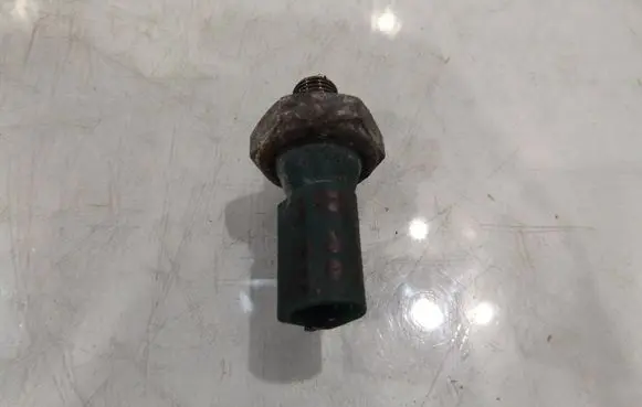 Skoda Fabia Mk2 (5J) Oil pressure sensor 