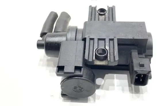 Jeep Cherokee Fuel pressure regulator 000552469160