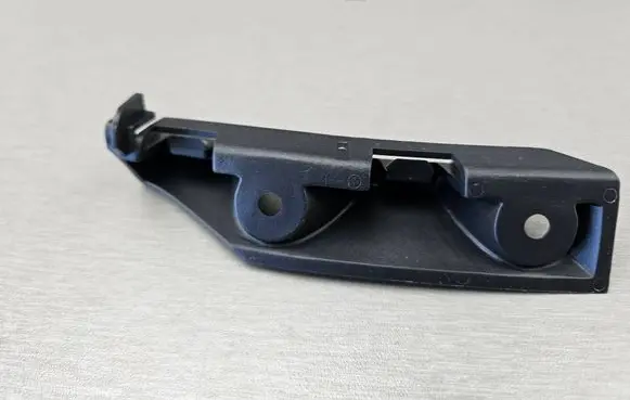 BMW 3 E46 Front splash guards bracket 8252797 51118252797