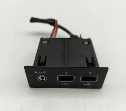 Smart ForTwo III C453 AUX in-socket connector 280231553R 33352430