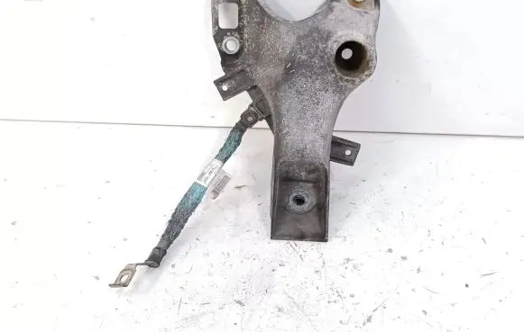 BMW X5M E70 Engine mounting bracket 6778331 7565101