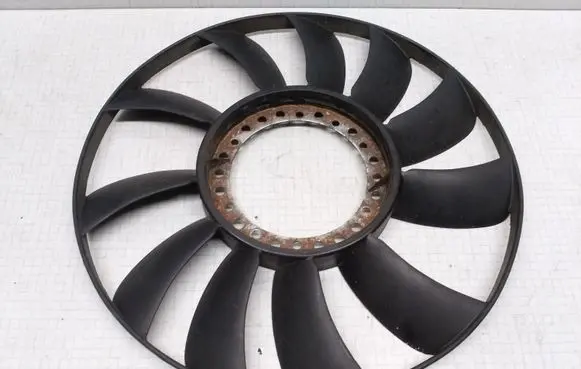 Volkswagen PASSAT B5.5 Fan impeller 058121301B