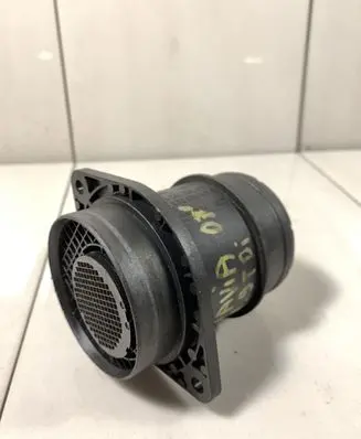 Skoda Octavia Mk2 (1Z) Mass air flow meter 038906461B