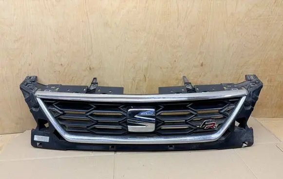 Seat Leon (5F) Front grill 5F0853654J