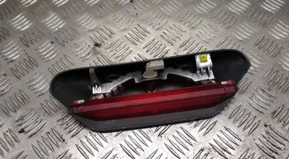 Toyota Yaris Third/center stoplight 52023