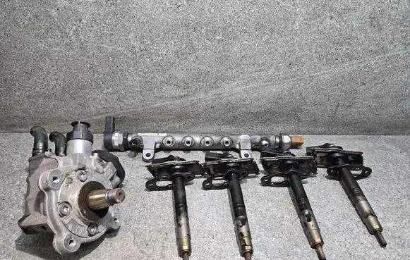 Audi A4 S4 B8 8K Fuel injection system set 03L130277 0445116030 03L130089A