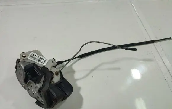 Opel Insignia A Front door lock 