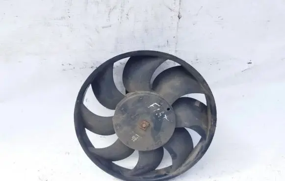 Radiator cooling fan shroud