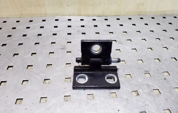 Volvo XC70 Rear door lower hinge