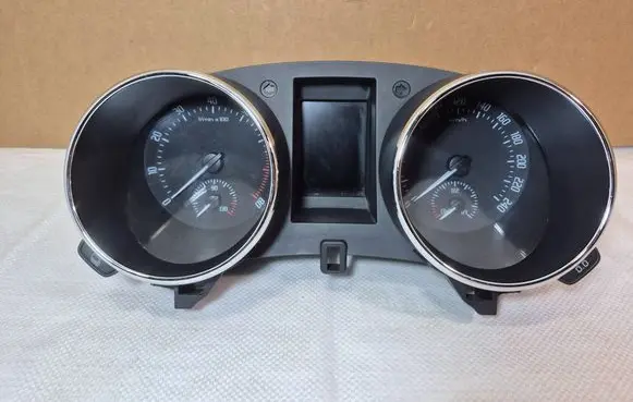 Speedometer (instrument cluster)