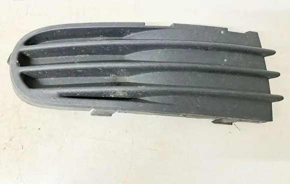 Volvo V50 Front bumper lower grill 30657010