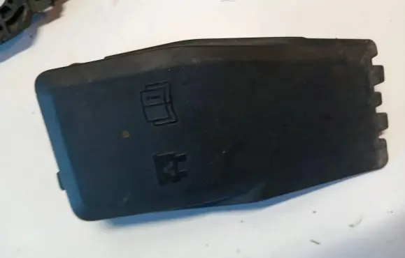Volvo XC70 Fuse box cover 30644652