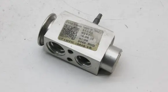 Ford Focus Air conditioning (A/C) expansion valve AV6N19849AB