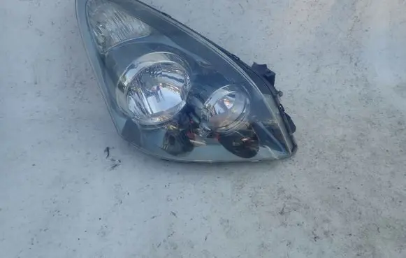 Toyota Corolla Verso E121 Headlight/headlamp