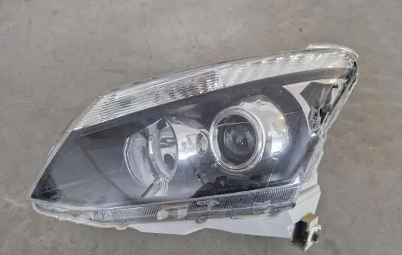 Isuzu D-Max Headlight/headlamp
