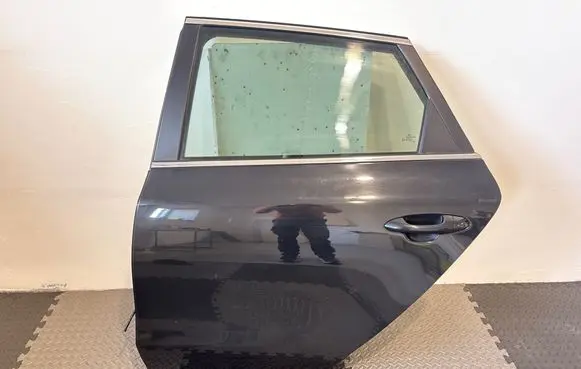 KIA Ceed Rear door 