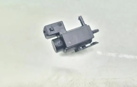 BMW 7 E65 E66 Vacuum valve 7810831