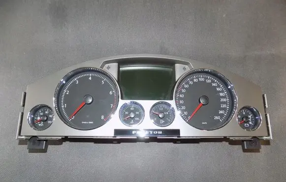 Volkswagen Phaeton Speedometer (instrument cluster) 3D0920886B